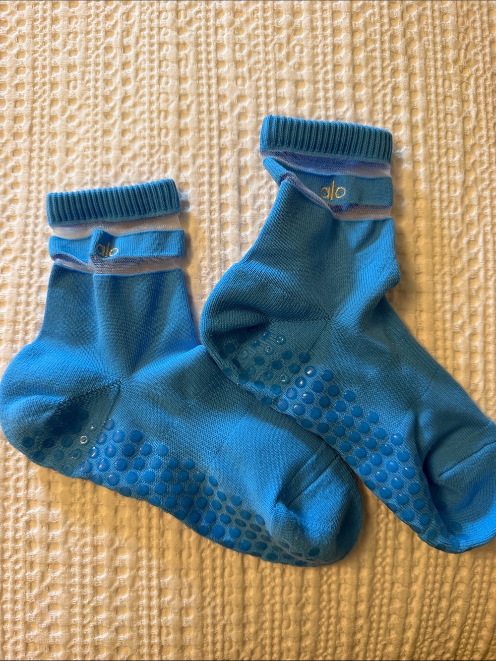 ALO Yoga womenβs Blue Non-Slip Grip Socks